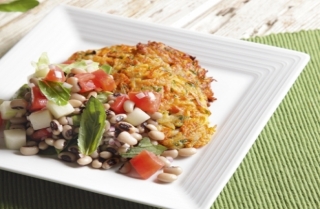 Ensalada de frejol con discos de papa al horno